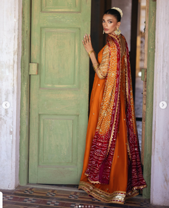 SADIA AUN HUTE COUTURE Sari en soie orange avec broderie dorée, tenue de mariage indienne traditionnelle pour femmes, longueur au sol - Product Image 2