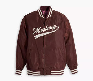 Blouson universitaire personnalisé en satin bordeaux pour homme, style rétro, avec lettrage, vente en gros, uniforme de baseball, vêtement de sport - Product Image 1