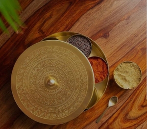 กล่องเครื่องเทศทองเหลืองอินเดียแท้สุดหรู ดีไซน์ซ้อนเก็บได้ พร้อมคุณสมบัติรักษาความสดใหม่ เหมาะสำหรับเป็นของขวัญทางธุรกิจ - Product Image 1