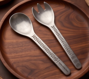 Servidores de Ensalada Plateados con Patrones Tribales Grabados, Utensilios Metálicos para Servir, Ecológicos, Aptos para Lavavajillas, para el Hogar y Resorts - Product Image 1
