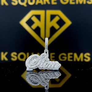 Elegante Colgante Infantil Personalizado con Letra y Número de la Suerte, Estilo Hip Hop, con Moissanita, Chapado en Oro sobre Plata de Ley - Product Image 4