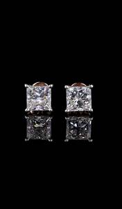 Par de pendientes clásicos de boda para hombre con diamantes cultivados en laboratorio de corte princesa de 0.50 CTW |   Oro de 9 quilates |   Rosa Blanca/Oro Amarillo |   Rudakiya | - Product Image 1