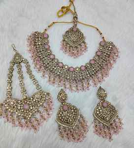 Magnifique ensemble de collier de mariée traditionnel indien en laiton poli au design le plus récent, Maang Tikka, pour mariages et cadeaux festifs - Product Image 3