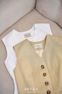 Chaleco Corto de Mujer Beige con Botones, Cuello en V, de Tela Peinada Transpirable, Ajustado, Casual, Tipo Ghilet, Proveedor OEM ODM para Trajes - Product Image 6