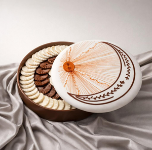 Boîtes cadeaux de luxe pour l'Aïd et le Ramadan, en lin, faites à la main, style floral, avec broderie personnalisée du logo, pour chocolats, desserts, dattes, cadeaux promotionnels - Product Image 3