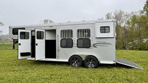 Remolque de Aluminio Reforzado para Caballos con Doble Eje, Remolque de Transporte de Ganado para 2-4 Caballos, Uso en Granjas y Ranchos, Entrega Rápida - Product Image 6