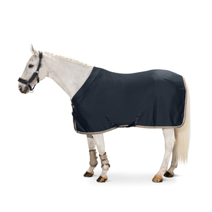 Manta impermeable para caballo con gran solapa para la cola, doble cierre en el pecho, para uso en exteriores en todas las estaciones. - Product Image 3