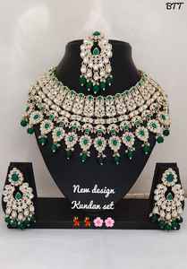 Grand ensemble de bijoux indiens Kundan pour mariée, collier ras-du-cou plaqué or lourd, Maang Tikka, boucles d'oreilles, zircon traditionnel pour mariage et fête - Product Image 3