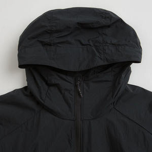 Veste coupe-vent à capuche noire pour homme, personnalisable, fermeture éclair sur le devant, en polyester, pour l'automne - Product Image 6