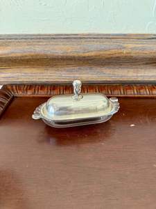 Beurrier décoratif en acier inoxydable pour cuisine moderne, finition brillante et design compact - Product Image 4