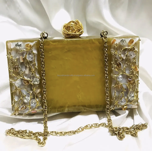 Pochette pour femme en résine peinte à la main, imitation nacre et ornée de perles dorées, pour mariage et soirée - Product Image 2