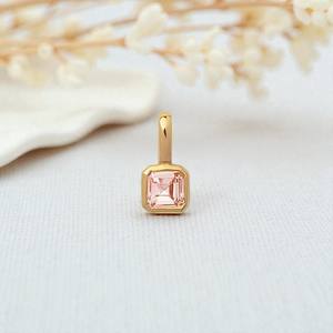 Pendentif breloque en quartz rose carré de 6 mm avec serti |   Breloques en argent 925 avec pierres de naissance pour la fabrication de bijoux, vente en gros - Product Image 1