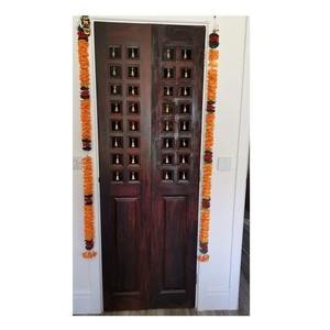 ประตูวัดแบบดั้งเดิมสองบานจากซัพพลายเออร์อินเดีย สำหรับห้องบูชา ห้องทำสมาธิ หรือตกแต่งบ้าน มีจำหน่ายในราคาขายดีที่สุด - Product Image 1