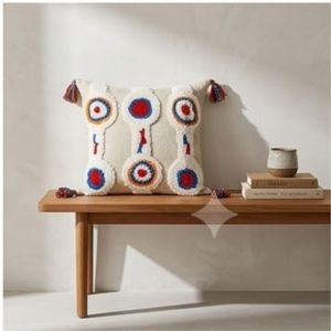 Funda de cojín decorativa cuadrada de estilo bohemio con bordado geométrico y borlas, superventas de fábrica - Product Image 3