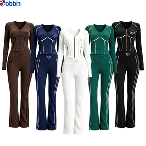 Ensembles de sport classiques pour femmes, personnalisables et très demandés, comprenant un haut et un pantalon évasé, ensembles décontractés et tendance pour femmes - Product Image 4