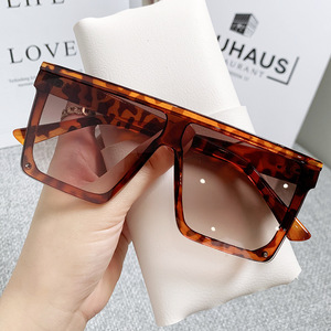 Trendy Oversized Square-frame Sun protection Korean-inspired Fashion Driving <b>Sunglasses</b> Full-rim Integrated <b>Sunglasses</b> - Product Image 2