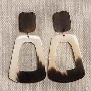 Pendientes de Cuerno de Búfalo Personalizados de Alta Calidad, Forma Natural Única, Accesorios de Joyería a Precios Competitivos - Product Image 3