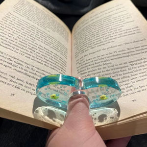 Soporte de Resina para Páginas de Libros |   Lector de Pulgar para Venta al por Mayor, Soporte de Resina para Páginas de Libros |   Herramienta de Lectura con el Dedo Pulgar para Tiendas Minoristas - Product Image 3