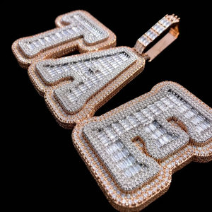Colgante de doble capa personalizado con nombre en letras de plata y moissanita, estilo hip hop, con incrustaciones de circonitas, acabado en oro rosa - Product Image 5