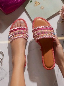 Sandales plates modernes pour femmes, légères, respirantes, avec semelle intérieure douce et rembourrée, ornées de perles colorées, chaussures d'été pour adultes - Product Image 3