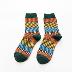 Chaussettes athlétiques décontractées de style urbain, matière respirante, ajustement confortable, parfaites pour un usage régulier et des tenues décontractées - Product Image 2
