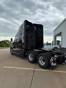 รถบรรทุกใหม่เอี่ยมปี 2026 ยี่ห้อวอลโว่ รุ่น VNL64T860 เครื่องยนต์ดีเซล 12.8 ลิตร 6 สูบ กำลัง 455 แรงม้า รุ่นเครื่องยนต์ D13TC ระบบขับเคลื่อน 6x4 เกียร์ AMT พวงมาลัยซ้าย - Product Image 4