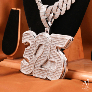 Reloj de Plata de Ley 925 con Colgante de Moissanita de Calidad de Exportación, con Elegante Adorno de Piedras y Construcción Duradera para Uso Diario - Product Image 4
