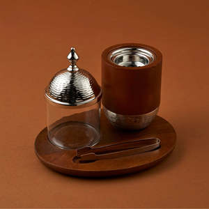 Ensemble de brûleur d'encens Bakhoor en bois et laiton de luxe avec pot en verre et plateau - Product Image 1