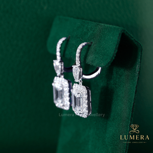 Boucles d'oreilles pendantes en or massif 14 carats avec diamant de laboratoire taille émeraude certifié IGI, halo de pierres multiples et accent poire, bijoux de déclaration - Product Image 6