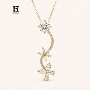Collar con Colgante de Diamantes Florales en Oro de 18K de Lujo para Mujer - Joyería Fina de Heerak Diamonds - Product Image 1