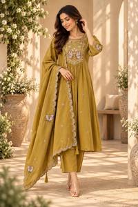 Ensemble Anarkali en coton moutarde pour femme avec dupatta brodé, style pakistanais, coupe ample, longueur ras du sol, tenue décontractée traditionnelle - Product Image 2