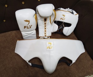 Gants de boxe Fly Superlace Premium Leather, protège-joue, protège-tête et protège-glandes, protège-couilles. - Product Image 1