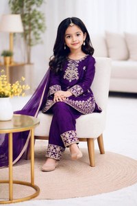 ชุดสัลวาร์ คามีซปักลายสีม่วงสำหรับเด็กผู้หญิง |   ชุดคุรตีแบบดั้งเดิมพร้อมผ้าคลุมไหล่ |   ชุดแต่งงานสำหรับเด็ก - Product Image 2