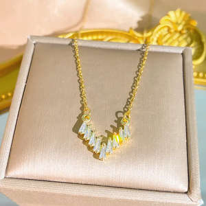 Collier avec pendentif lettre en acier inoxydable 304 plaqué or 0,03 µm et incrustation de zircon sur chaîne câblée - Product Image 3