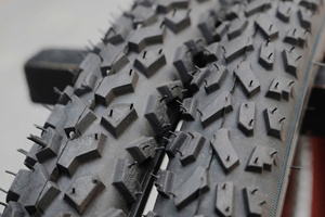 Pneus de vélo KUMA 26x1x3-8 de haute qualité, chambre à air en caoutchouc avec garantie de 12 mois pour vélos de toutes tailles, directement de l'usine. - Product Image 2