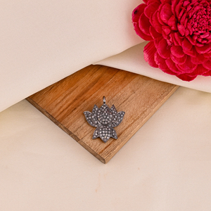 Pendentif Luxvory en argent sterling 925 naturel avec diamants pavés de couleur I, taille brillant, design LOTUS - Product Image 6