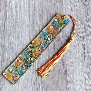 Marcapáginas Decorativo de Resina con Hojuelas Doradas, Personalizado con Nombre, Estilo Art Deco, Regalo Personalizado para Estudiantes y Profesores - Product Image 1