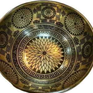 Modèle de bol chantant en métal sablé et imprimé en typographie « Life of Flower Moon » - Product Image 1