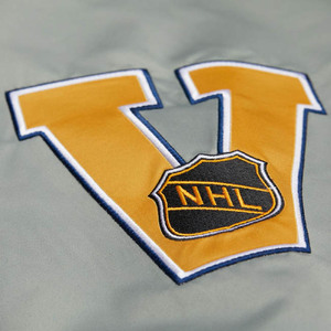 Fabricant OEM – Écussons brodés enduits de haute qualité, unisexe, en tissu satiné 100 %, personnalisés pour universités, formels, baseball, bomber, et Letterman - Product Image 4