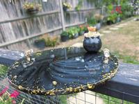 Plateau en résine époxy de forme ronde de luxe avec finition en marbre noir - Élégant plateau de service pour la décoration de la maison et de la table du salon
