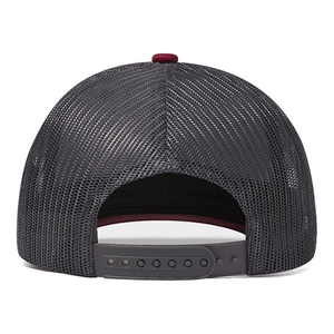 Gorra Trucker de Malla Gris con Visera Borgoña, 6 Paneles, Ajustable, Unisex, Estilo Casual - Product Image 2