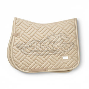 Tapis de selle d'équitation matelassé durable avec structure antidérapante, couches de tissu respirantes et maintien de la forme longue durée - Product Image 6