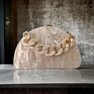 Pochette de soirée élégante pour femmes, accessoire de mode en résine et cristal de qualité supérieure - Product Image 3