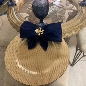 ที่วางผ้าเช็ดปากลายดอกลิลลี่สีทองเมทัลลิกสุดหรูหราสำหรับงานเลี้ยงอาหารค่ำอย่างเป็นทางการ - Product Image 1