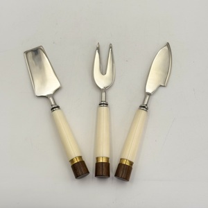 ชุดอุปกรณ์ชีส 3 ชิ้น ประกอบด้วยที่ตัดชีส ส้อม และมีดชีส ด้ามจับทำจากเรซิ่น คุณภาพสูง ขัดเงา ราคาถูกที่สุดจากอินเดีย - Product Image 2