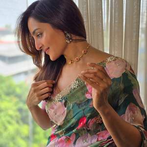 Sari de Seda Tabby con Diseño Exclusivo y Blusa Elegante, Estilo Moderno, Última Moda India, para Fiestas, Casual, para Mujer - Product Image 6