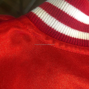 Vestes de baseball en satin à col montant brodées personnalisées de qualité supérieure avec des patchs et des logos pour hommes - Product Image 5