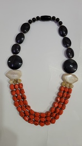 สร้อยคอลูกปัดเรซินทันสมัยเครื่องประดับงานปาร์ตี้ทำมือ unisex จากอินเดีย - Product Image 5