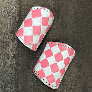 Anneau de bandana en cuir façonné à la main de style western, porte-écharpe à motif damier, design durable, manchette de bandana pour style cowboy et cowgirl - Product Image 4