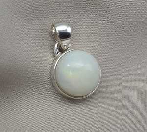 Pendentif rond en opale blanche naturelle, argent sterling 925, cabochon fait main, bijoux en pierres précieuses - Product Image 3